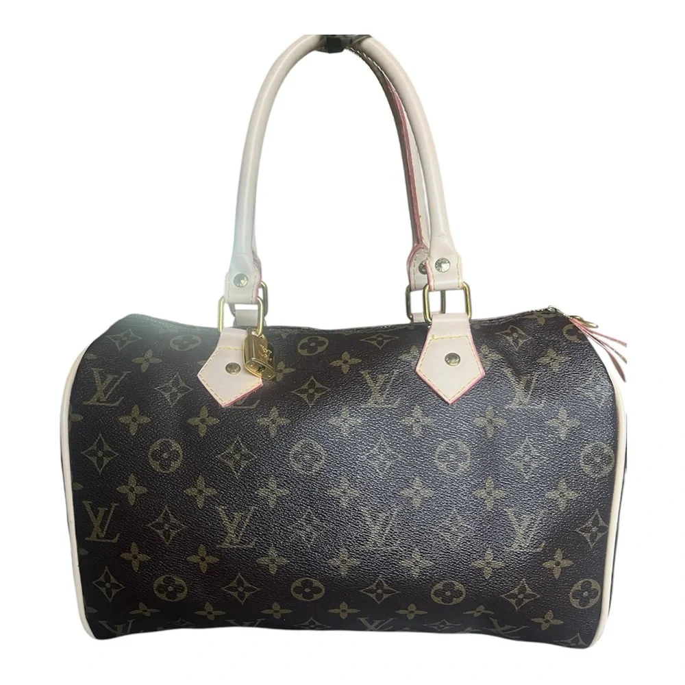 Louis Vuitton Speedy bag in monogram canvas with cream trim. - Picture 2 of 10